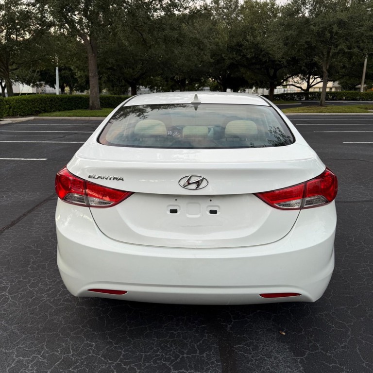 2013 Hyundai Elantra Image 5