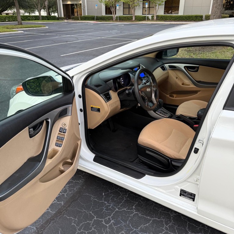 2013 Hyundai Elantra Image 8