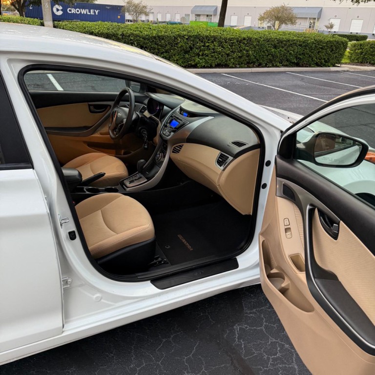 2013 Hyundai Elantra Image 9