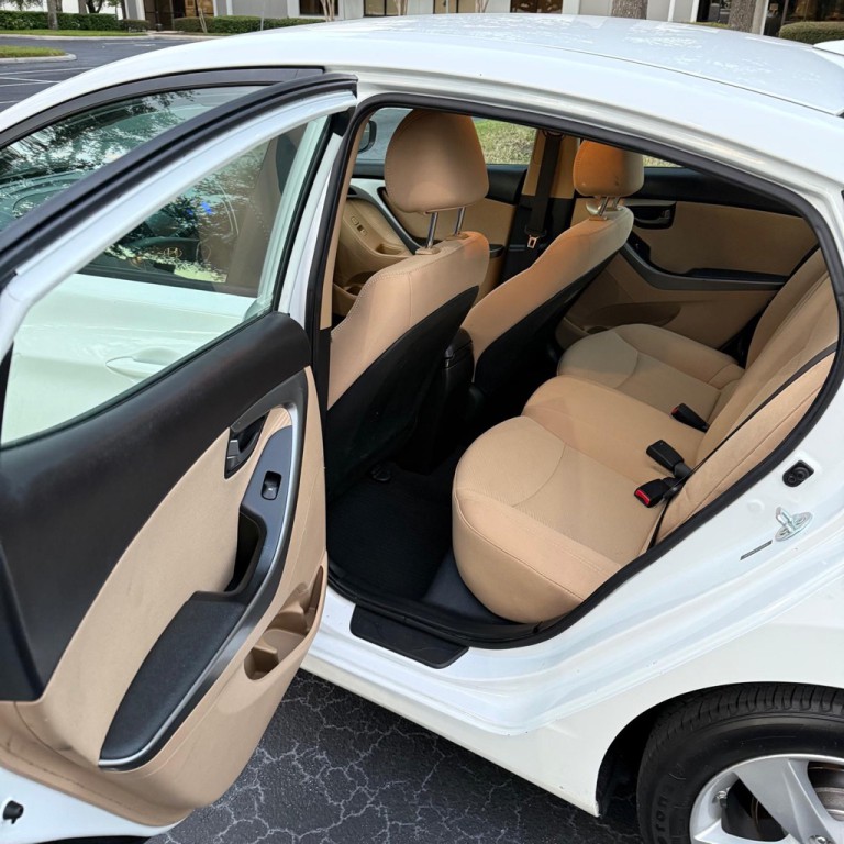 2013 Hyundai Elantra Image 10