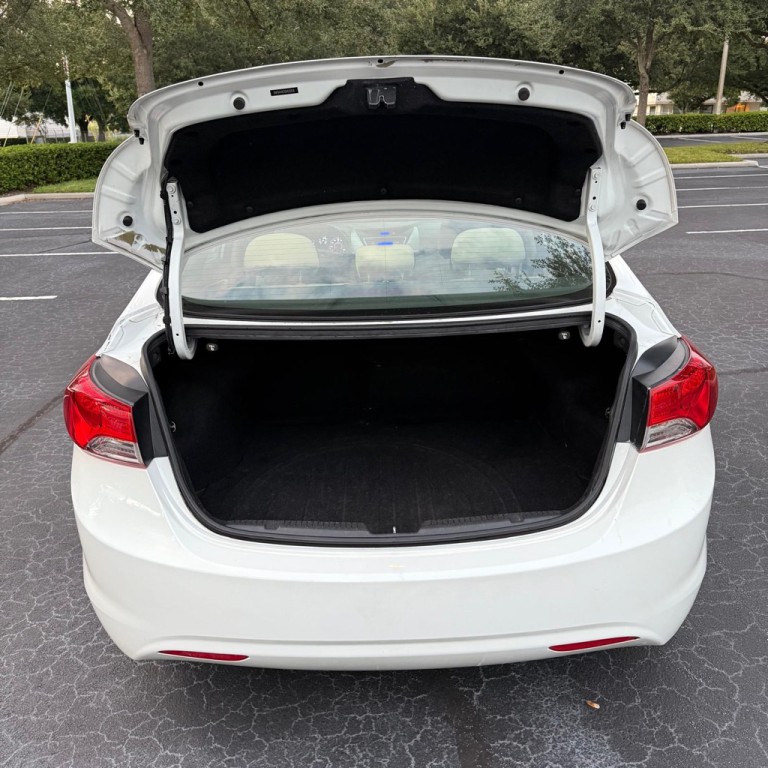 2013 Hyundai Elantra Image 13