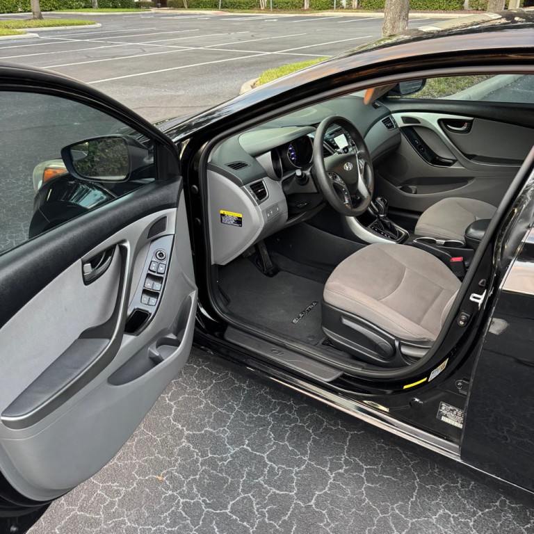 2015 Hyundai Elantra Image 8