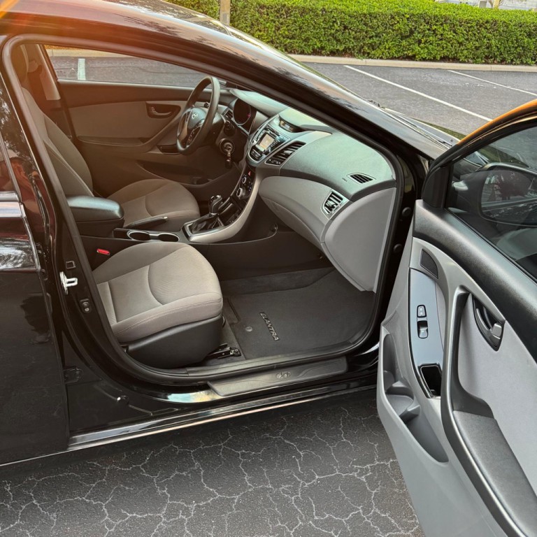 2015 Hyundai Elantra Image 9