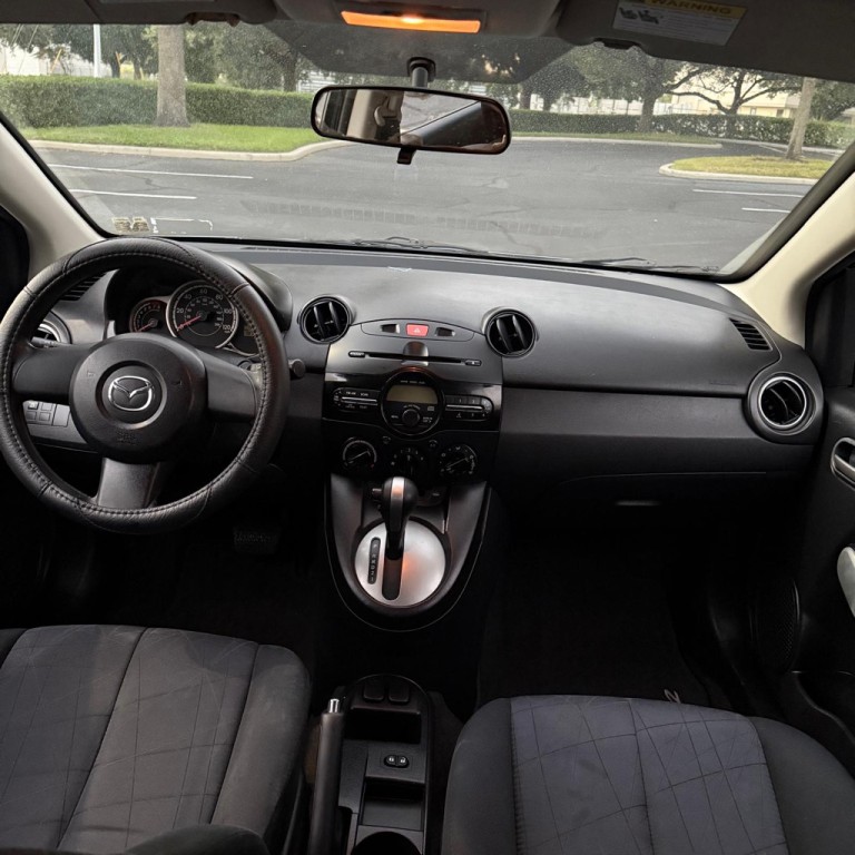 2014 Mazda Mazda2 Image 7