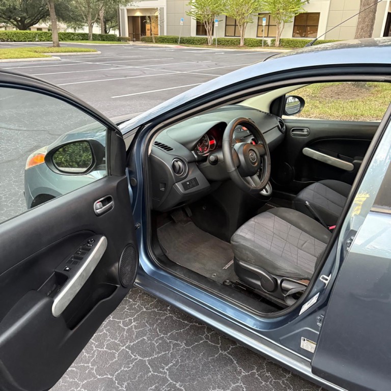 2014 Mazda Mazda2 Image 8