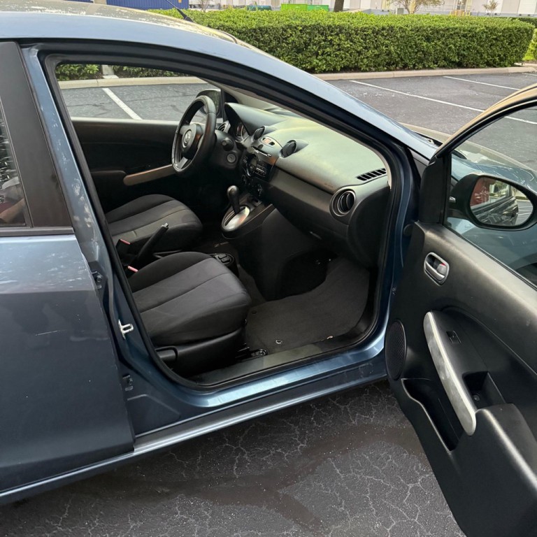 2014 Mazda Mazda2 Image 9