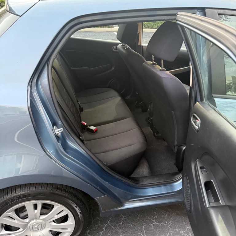 2014 Mazda Mazda2 Image 11