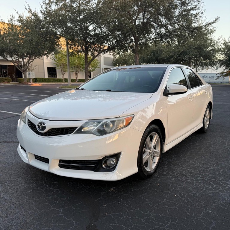 2014 Toyota Camry Image 1