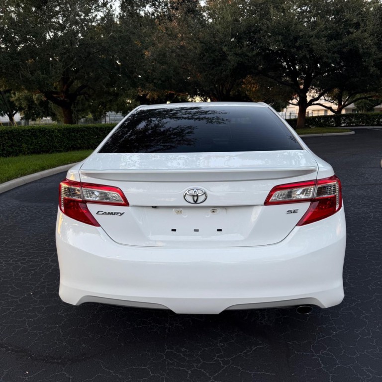 2014 Toyota Camry Image 2