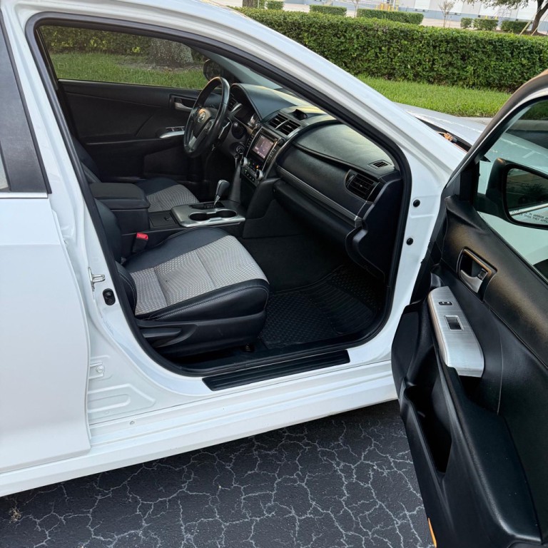 2014 Toyota Camry Image 9