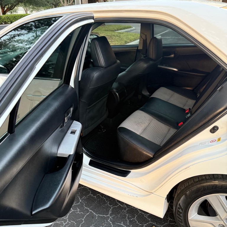 2014 Toyota Camry Image 10