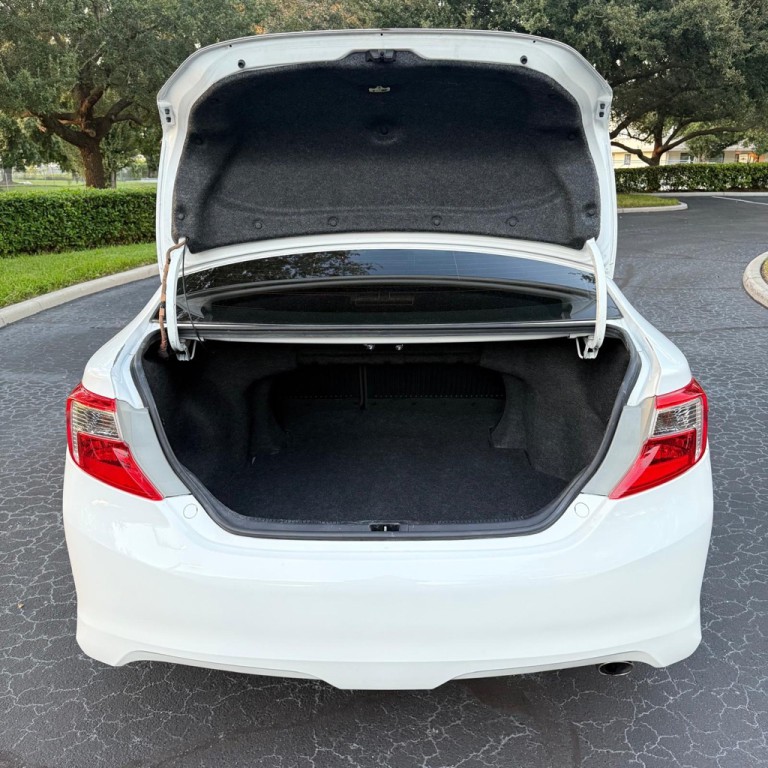 2014 Toyota Camry Image 12