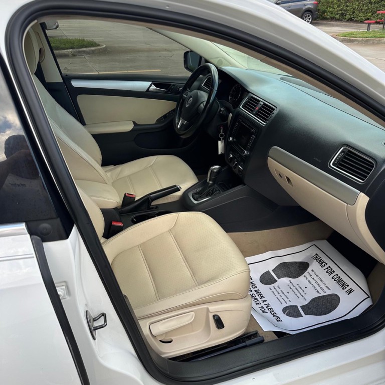 2013 Volkswagen Jetta Image 9