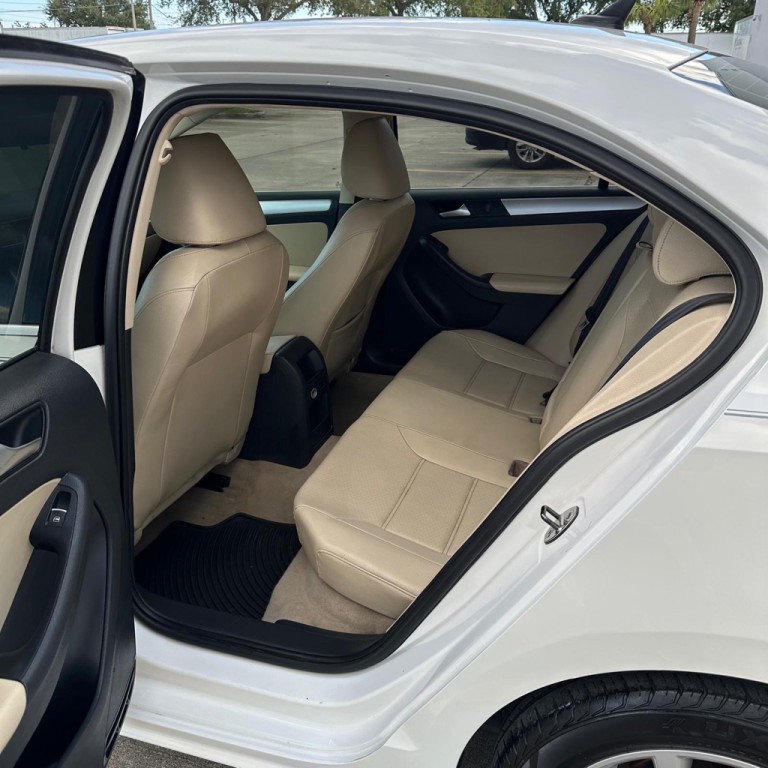 2013 Volkswagen Jetta Image 10