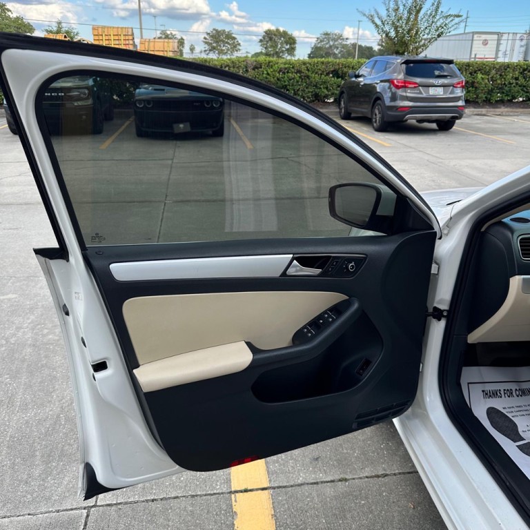 2013 Volkswagen Jetta Image 12