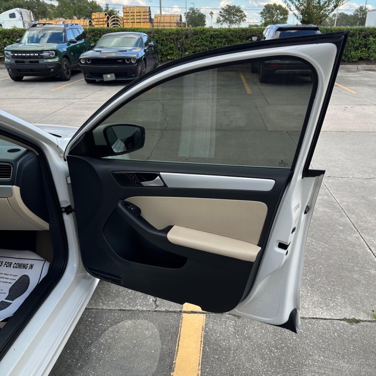 2013 Volkswagen Jetta Image 13