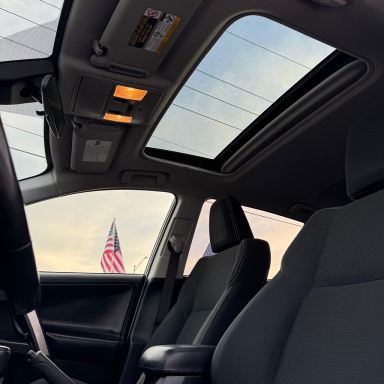 2018 Toyota Rav4 Image 12