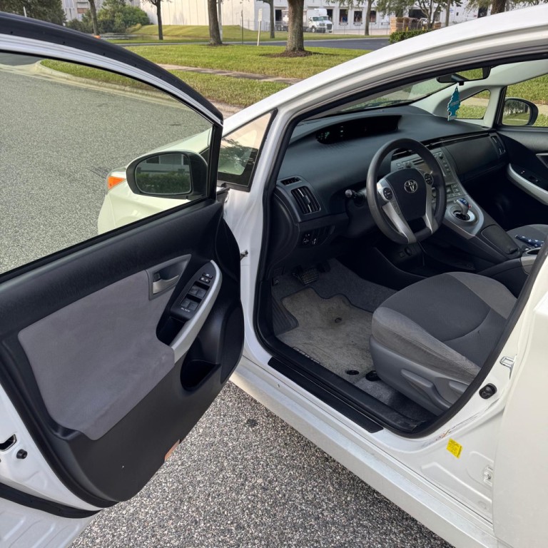 2012 Toyota Prius Image 8