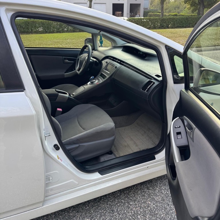 2012 Toyota Prius Image 9