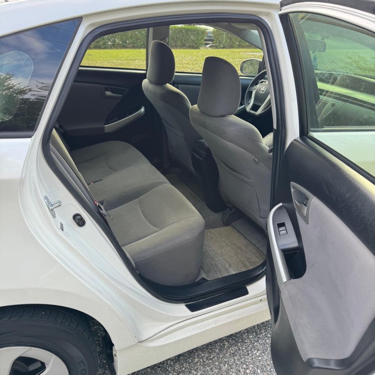 2012 Toyota Prius Image 11