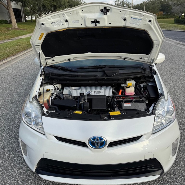 2012 Toyota Prius Image 13
