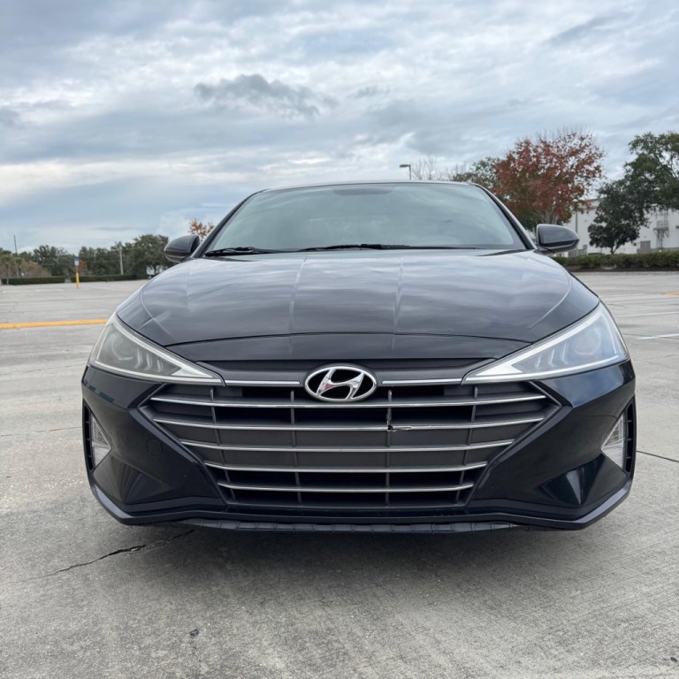2019 Hyundai Elantra Image 2