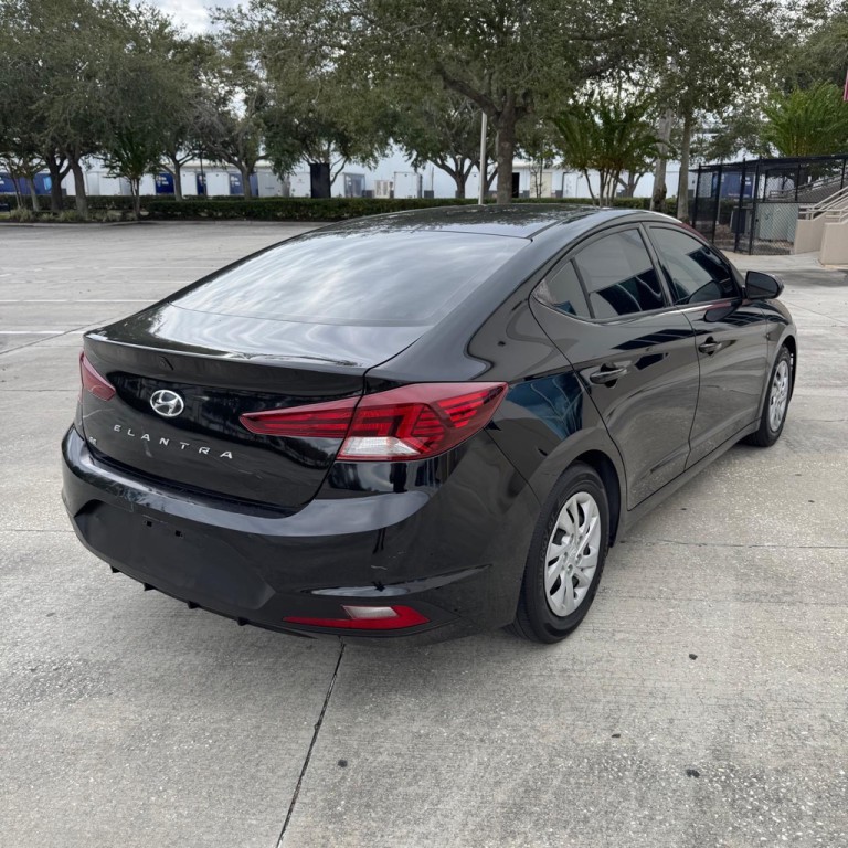 2019 Hyundai Elantra Image 4