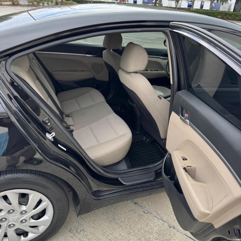 2019 Hyundai Elantra Image 11