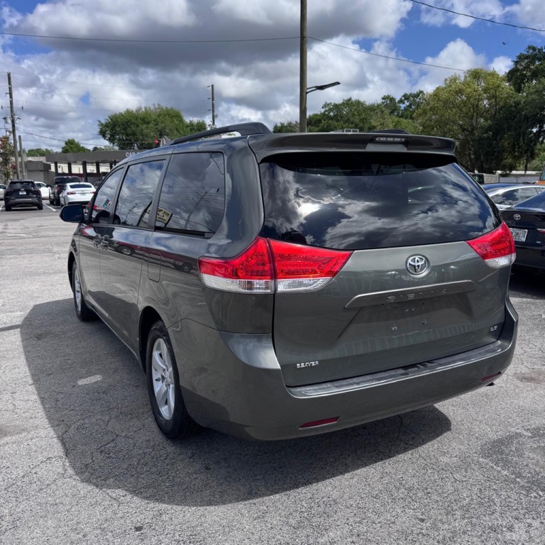 2011 Toyota Sienna Image 6