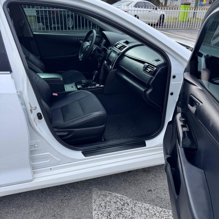 2014 Toyota Camry Image 8