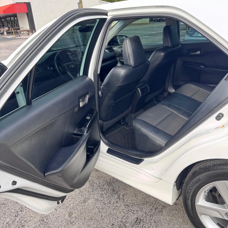 2014 Toyota Camry Image 9