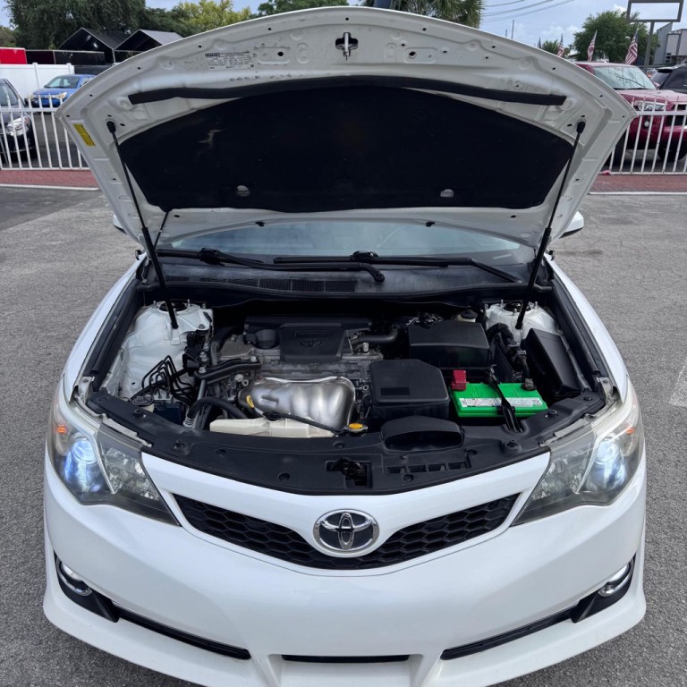 2014 Toyota Camry Image 12