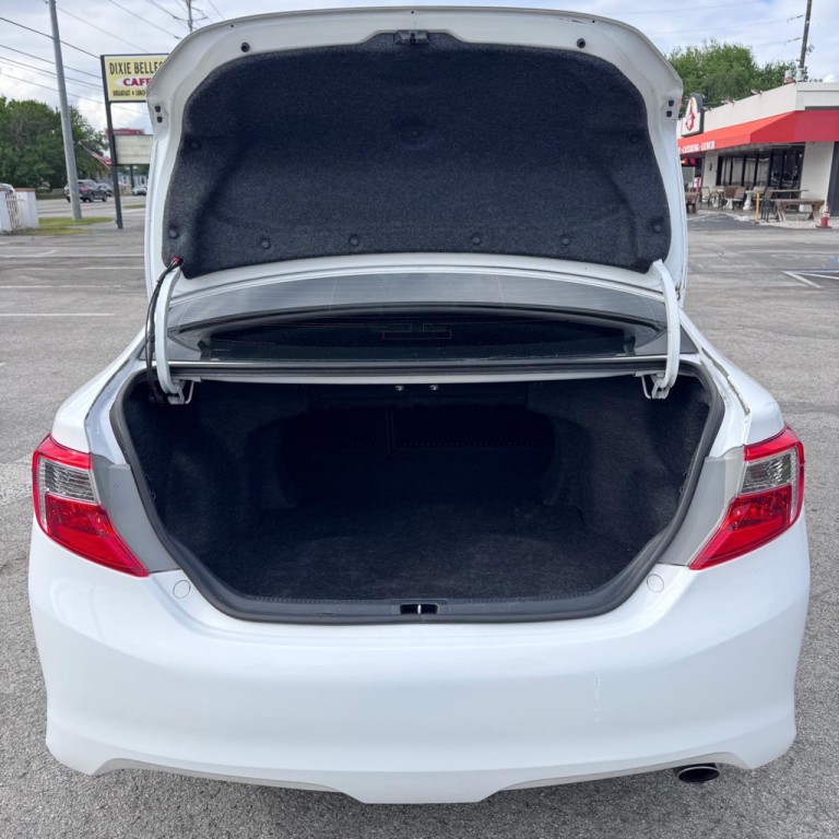 2014 Toyota Camry Image 13