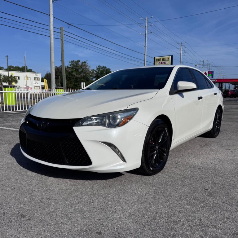 2016 Toyota Camry Image 1