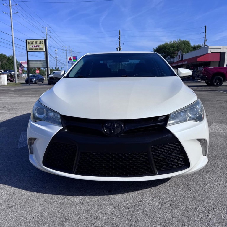 2016 Toyota Camry Image 2