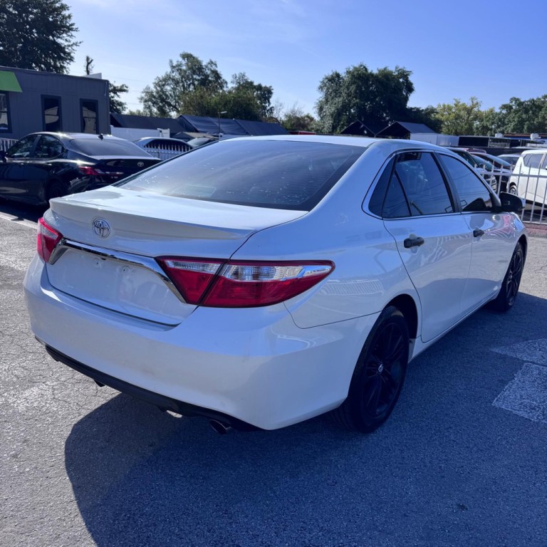 2016 Toyota Camry Image 4