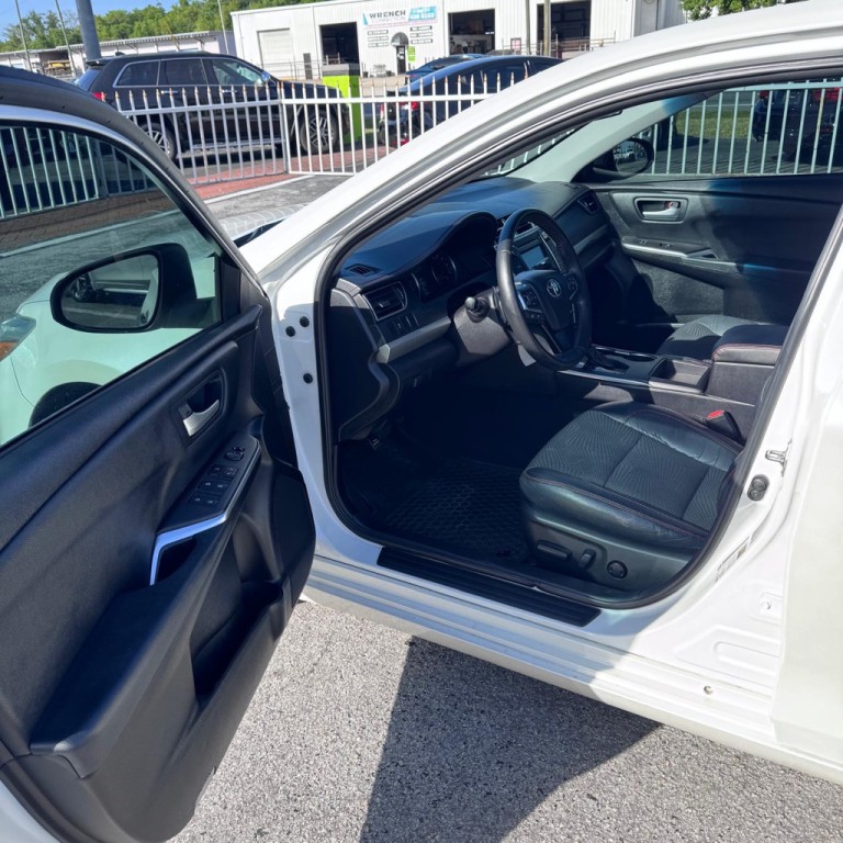 2016 Toyota Camry Image 7