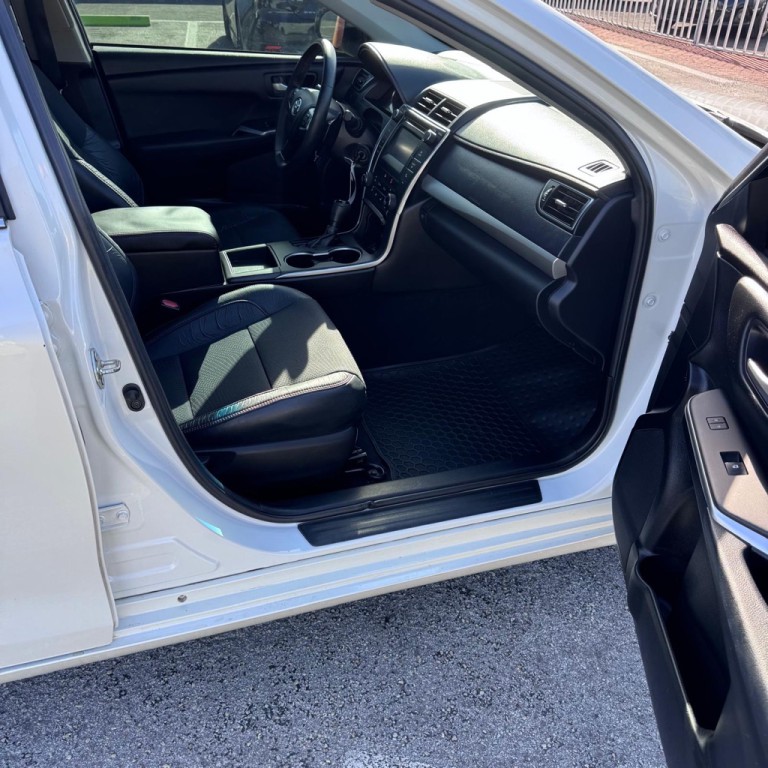 2016 Toyota Camry Image 8