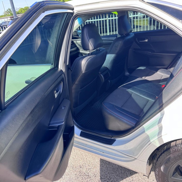 2016 Toyota Camry Image 9