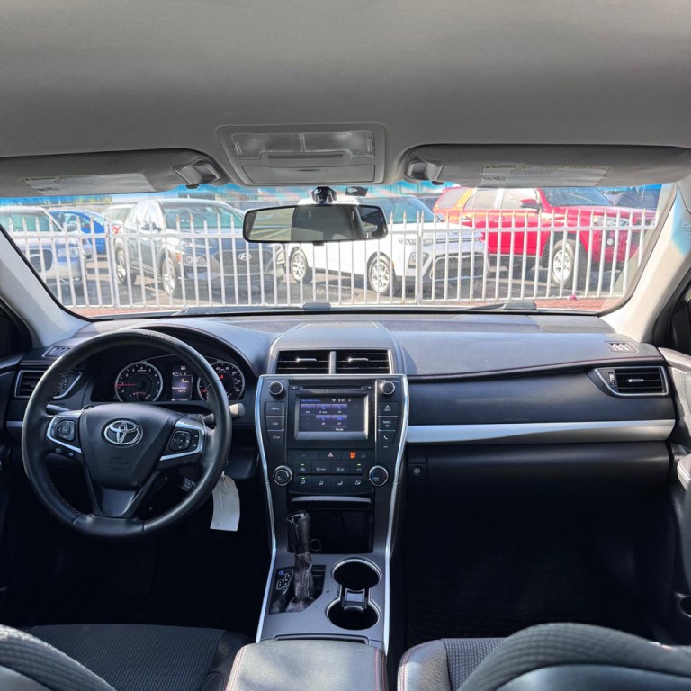 2016 Toyota Camry Image 11