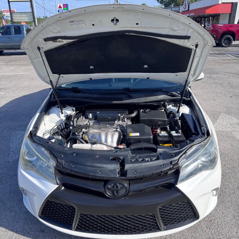 2016 Toyota Camry Image 12