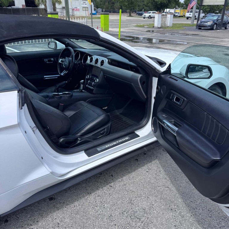 2020 Ford Mustang Image 9