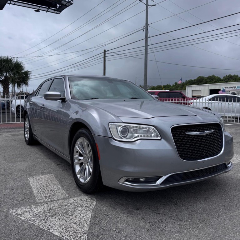 2016 Chrysler 300 Image 3