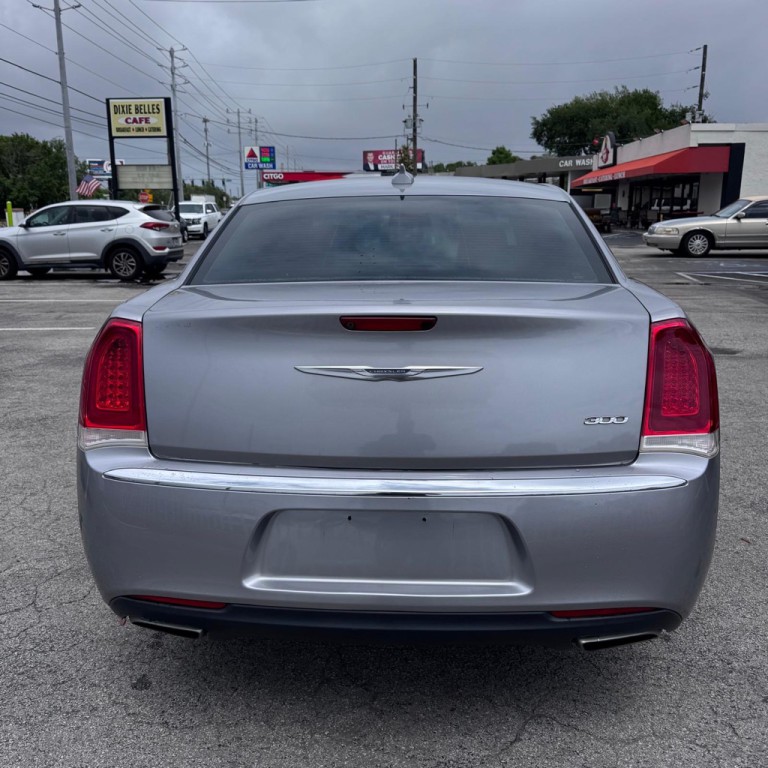 2016 Chrysler 300 Image 5