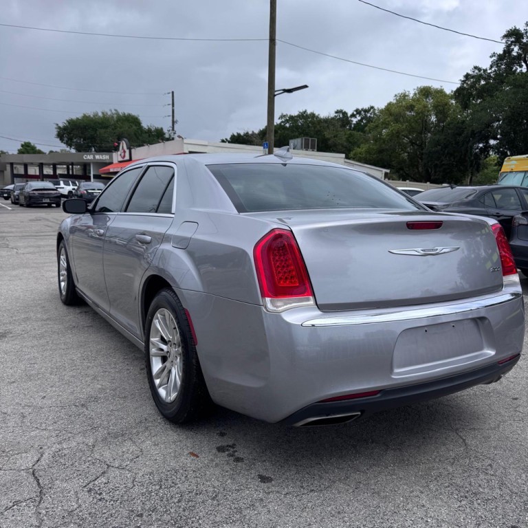 2016 Chrysler 300 Image 6