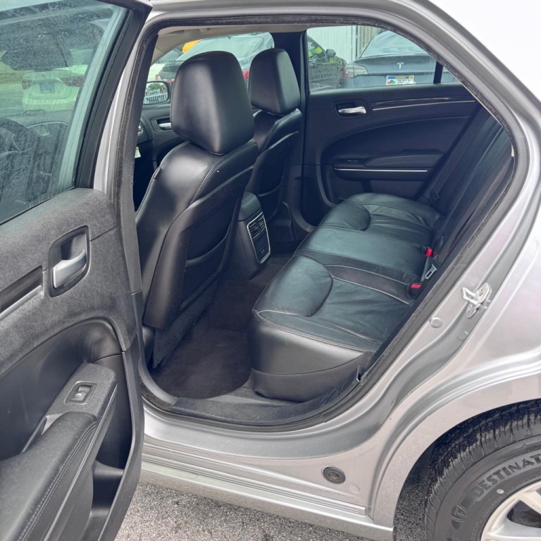 2016 Chrysler 300 Image 10
