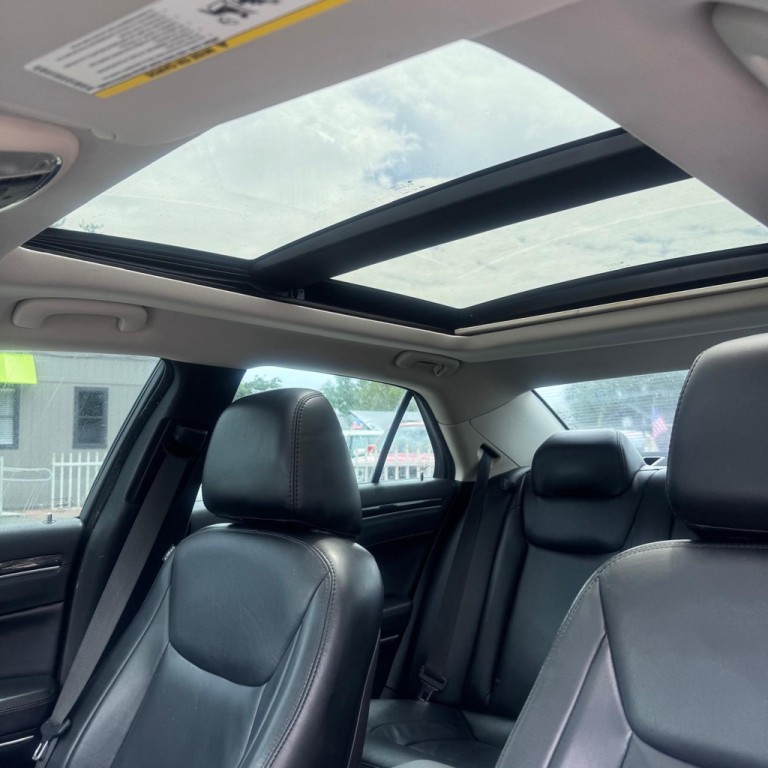 2016 Chrysler 300 Image 13