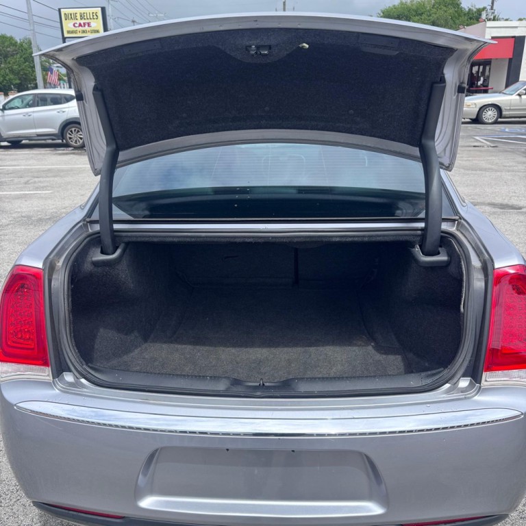 2016 Chrysler 300 Image 15