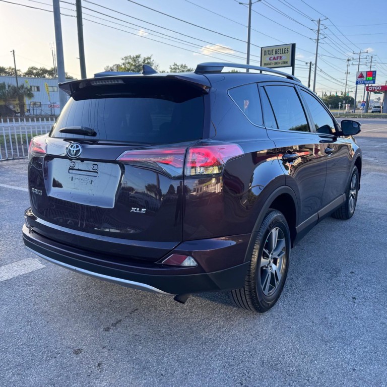 2017 Toyota Rav4 Image 4