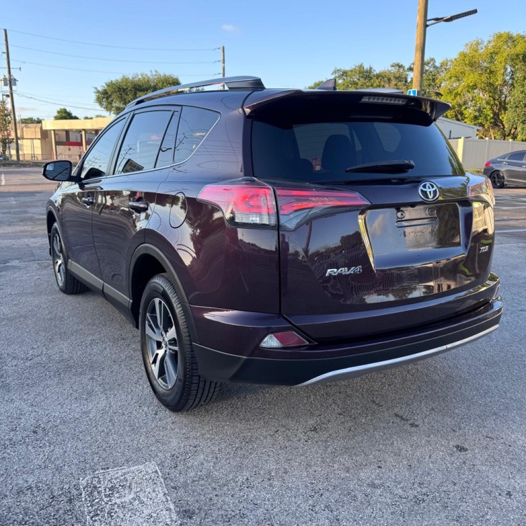 2017 Toyota Rav4 Image 6